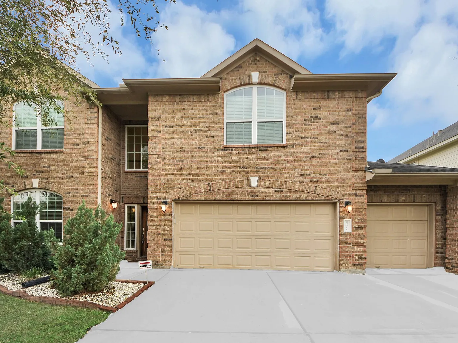 5 bed, 3.5 bath, 3051 sqft, $3,500 — Photo 3
