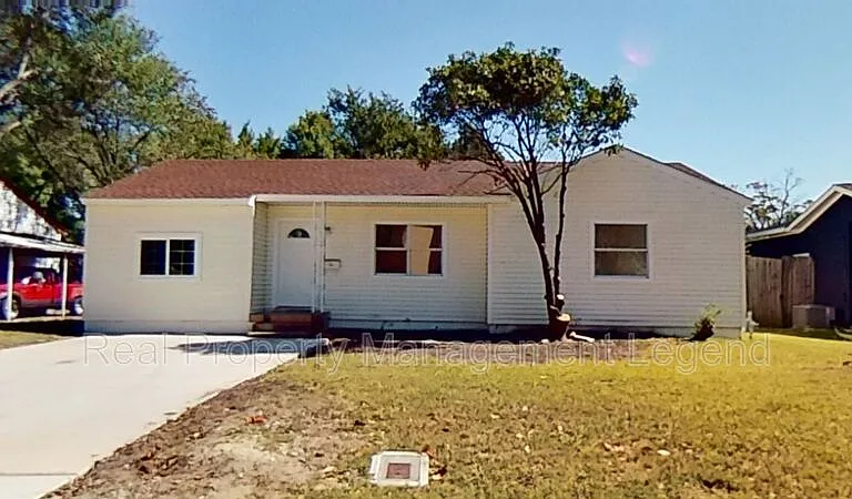 2320 Brockbank Dr — Photo 1