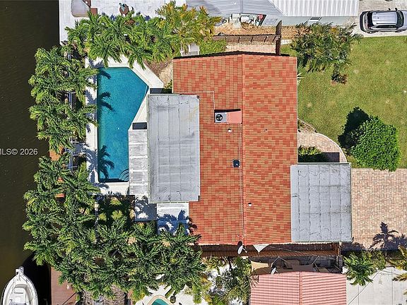 4th image of 1625 SW 5th Ct