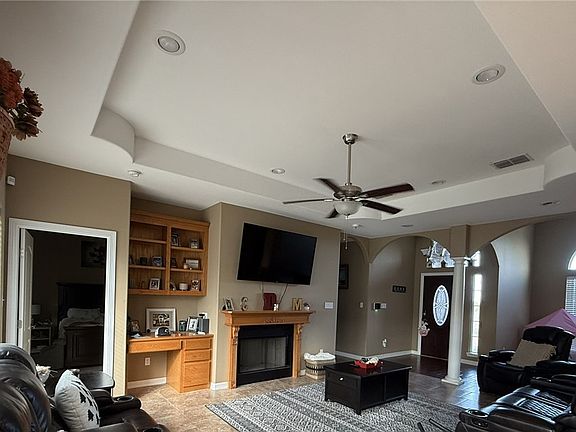 3rd image of 137 Lakeview Trce