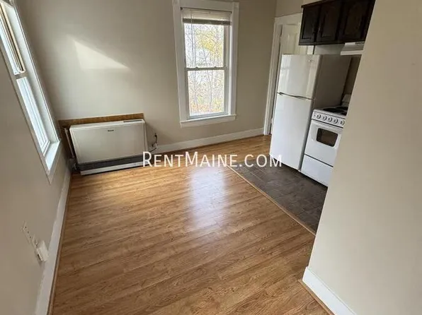 38 Oak St APT 2, Augusta, ME 04330