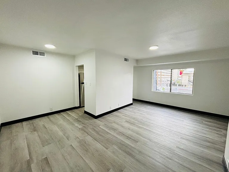 1922 Fairfield Ave #211 — Photo 5