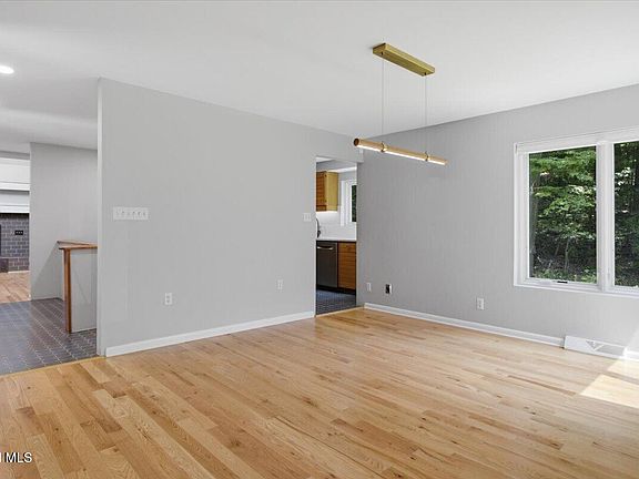 5th image of 5 Newell Court