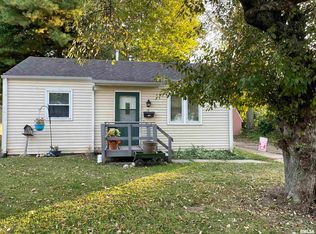 17 Hedge Dr, Springfield, IL 62702