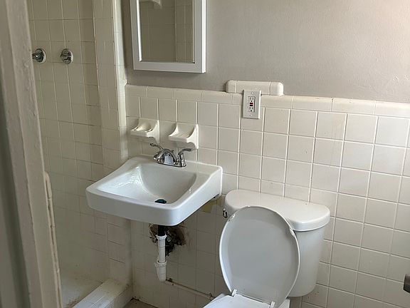4th image of 7309 44th Ave N #1