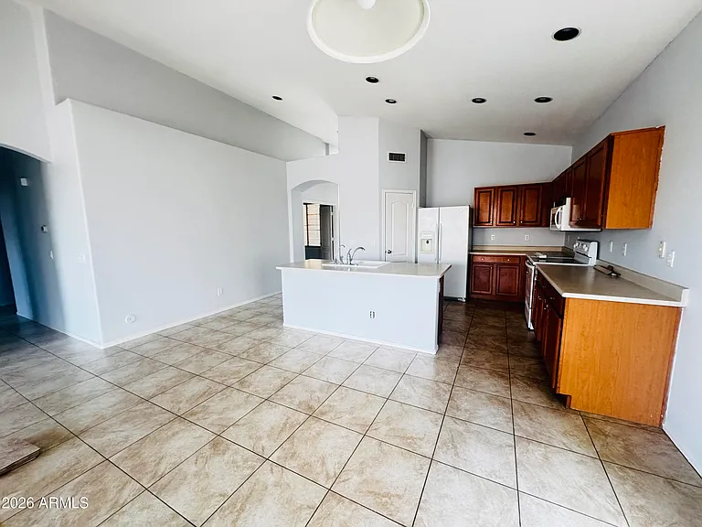 3560 E Feather Ave — Photo 8