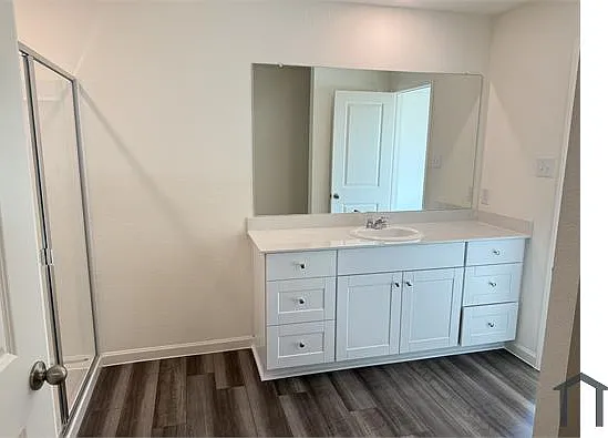 5 bed, 2609 sqft, $3,300 — Photo 2