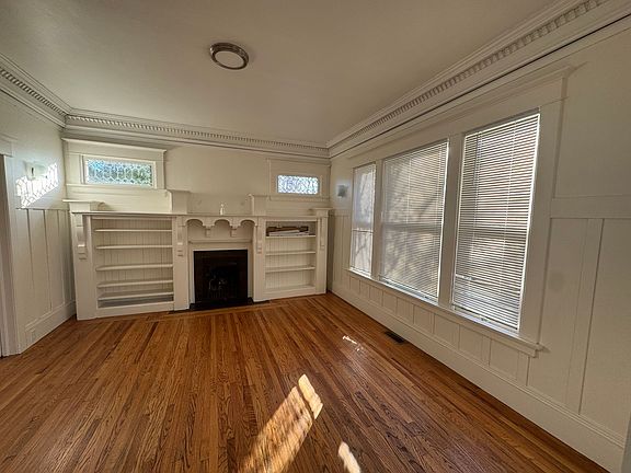 4th image of 854 Elgin St #A