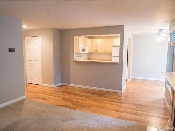 5th image of 14037 NE 181st St APT C202