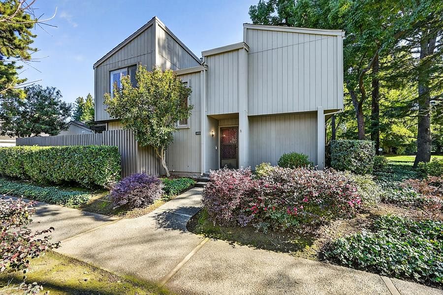 1st image of 1055 Commons Dr