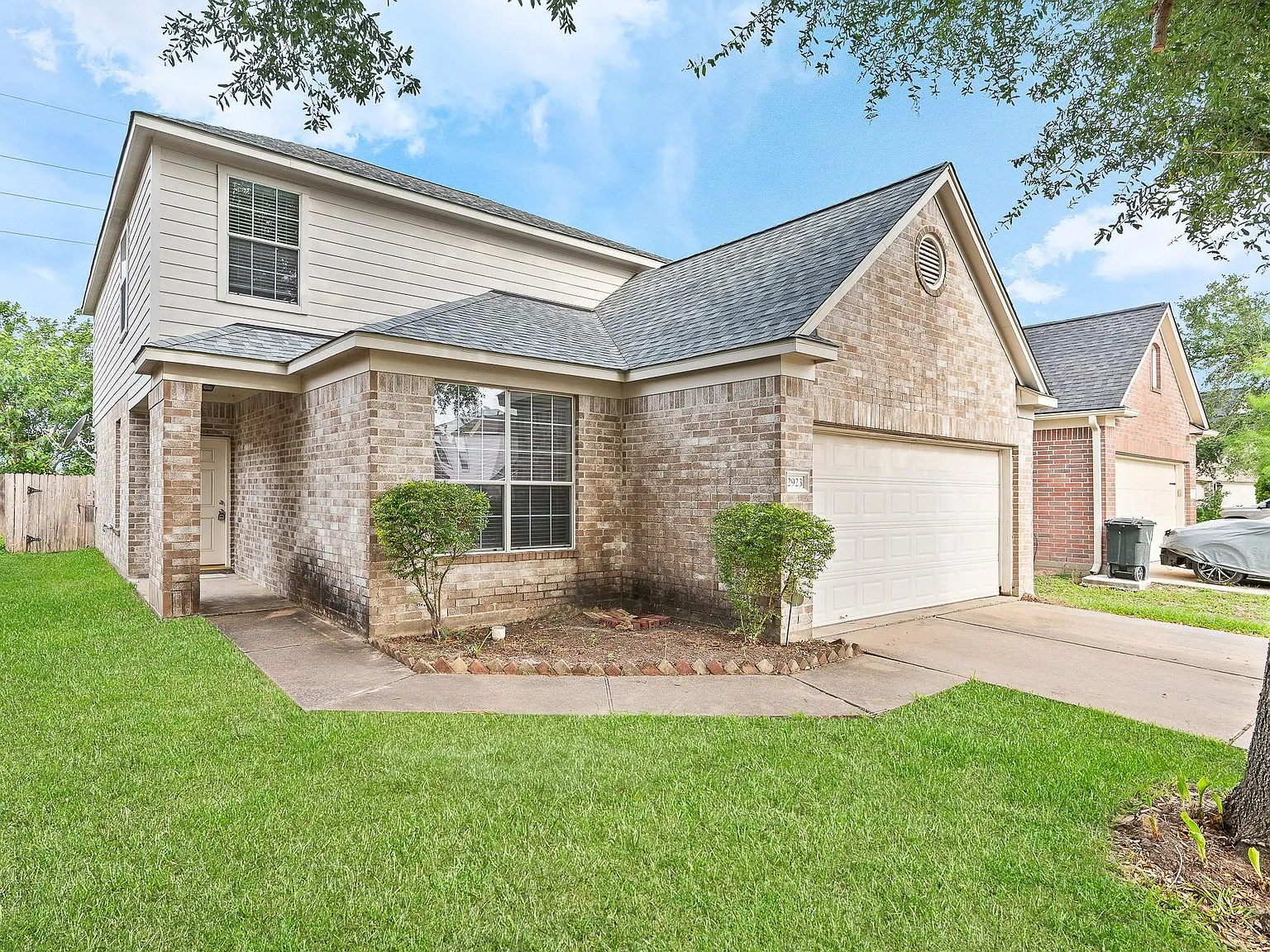 4 bed, 2.5 bath, 2660 sqft, $2,300 — Photo 3