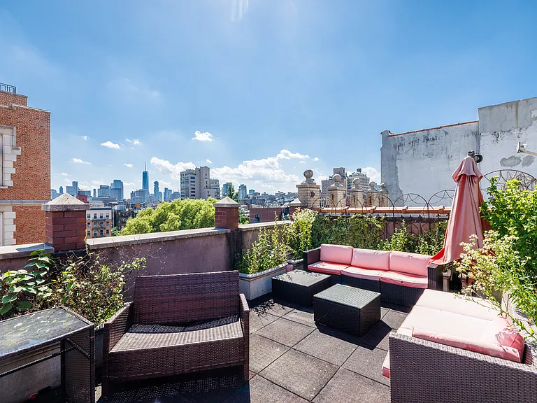 421 E 12th St #10 — Photo 8