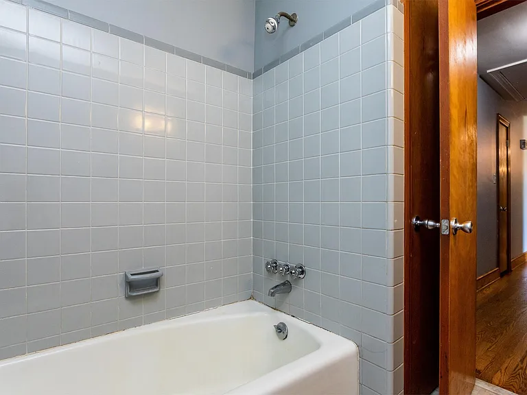 300 Tyson Ave — Photo 12