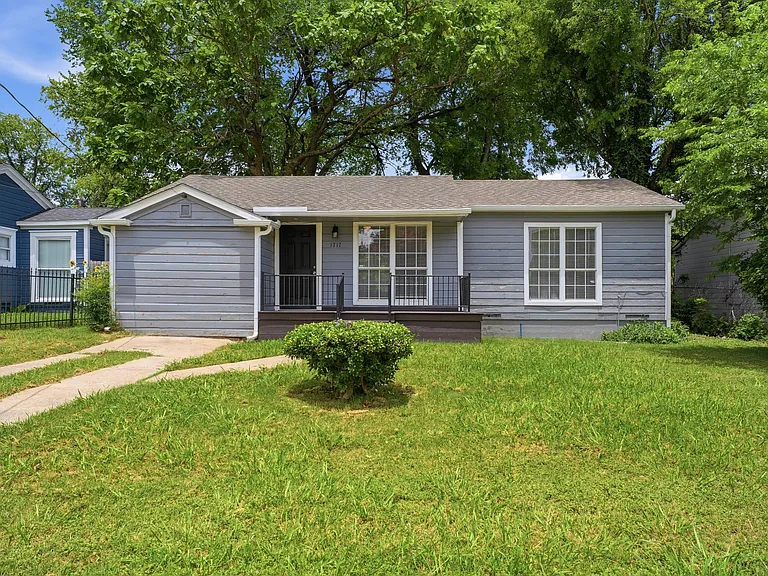 1717 Hemphill Dr — Photo 2
