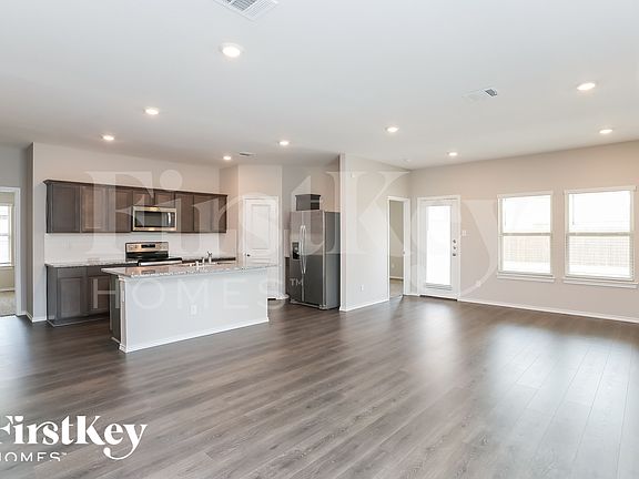 4th image of 800 Saddle Horn Way