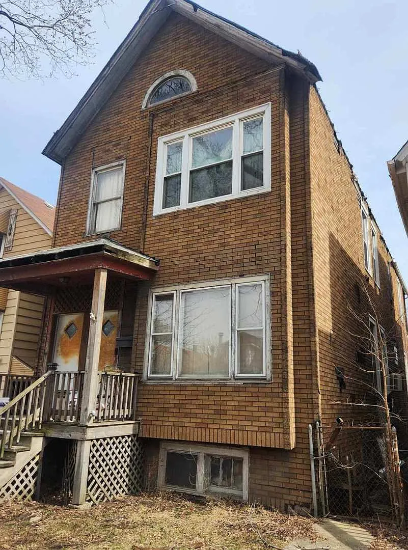 3009 N Whipple St photo 1