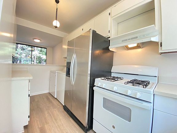 3rd image of 2500 Abbot Kinney Blvd APT 15