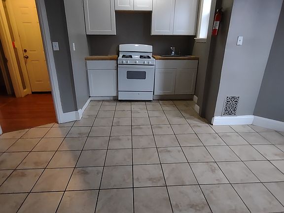 2nd image of 1014 N Adams St Unit 2