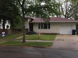 818 3rd St NE, Watertown, SD 57201