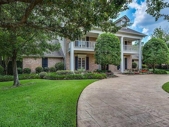 Approach to the home with lots of parking on this extensive circular stamped concrete driveway.