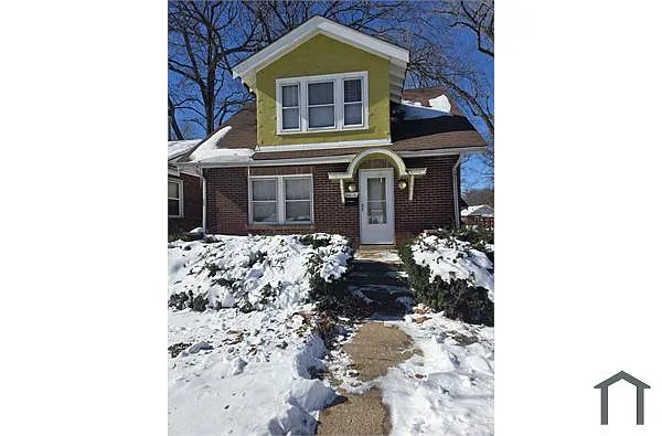 2415 Hartland Ave photo 1