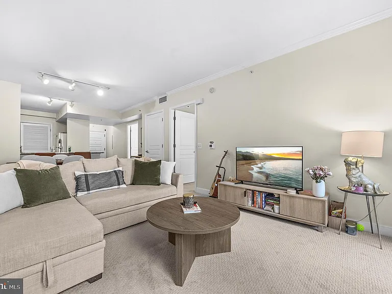 631 D St NW #336 — Photo 5