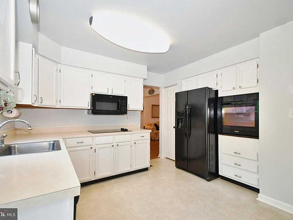 5th image of 907 Alexandria Ct