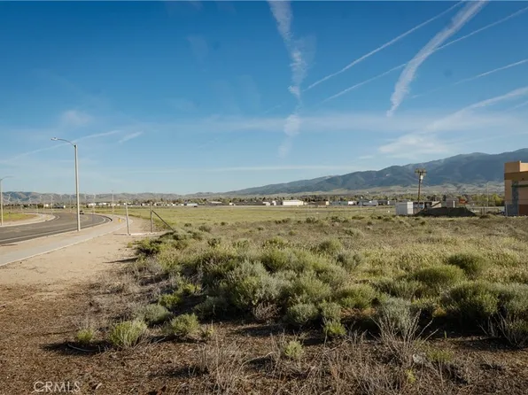 8 Challenger Dr, Tehachapi, CA 93561