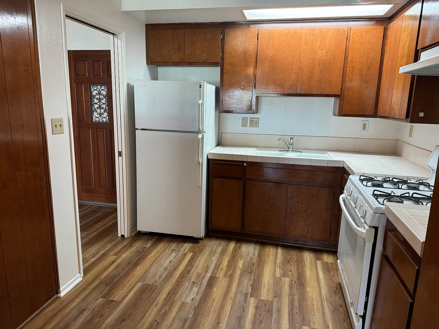 2 bed, 950 sqft, $2,700 — Photo 2