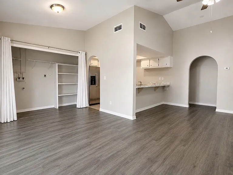 3603 SE 9th Pl — Photo 2