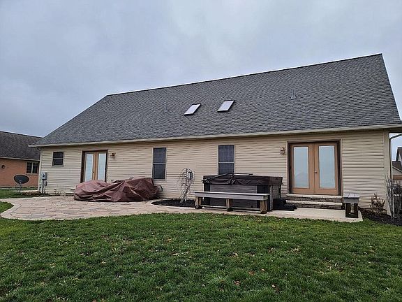 3rd image of 171 Heritage Ct