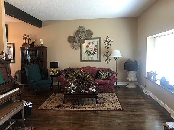 5th image of 9 Belaire Dr