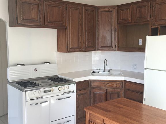 2nd image of 725 Poli St APT B
