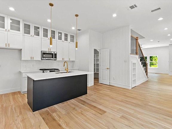 4th image of 8321 Observatory St #A