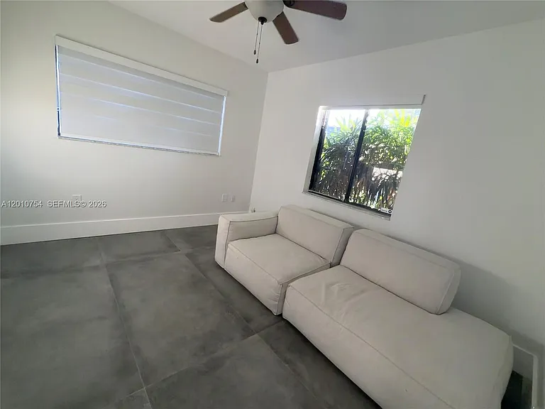 1533 Gabriel St — Photo 10