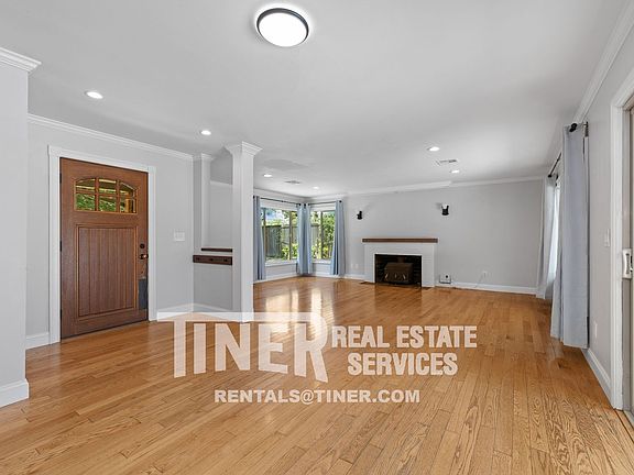 2nd image of 3040 Panama Ave