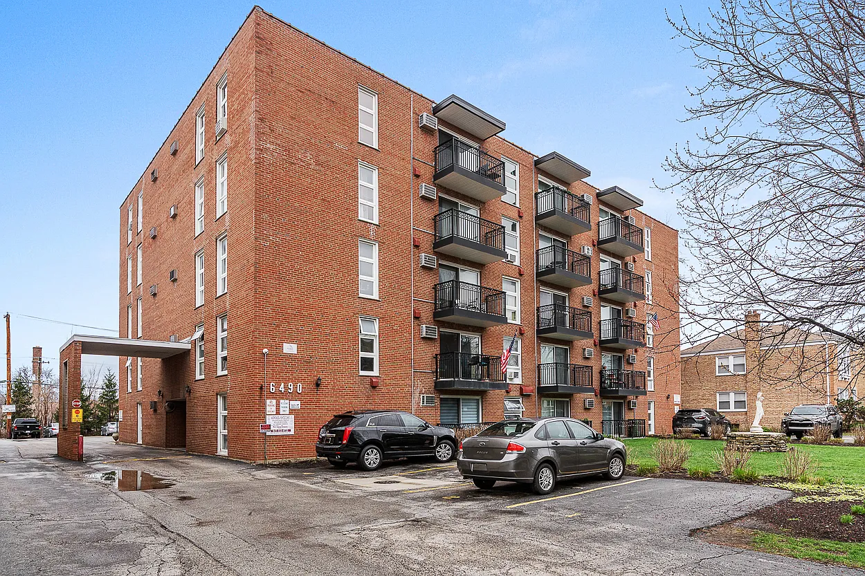 6490 N Northwest Hwy APT 5F photo 1