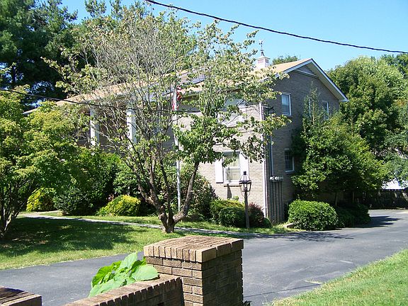 2nd image of 109 W G St APT 4