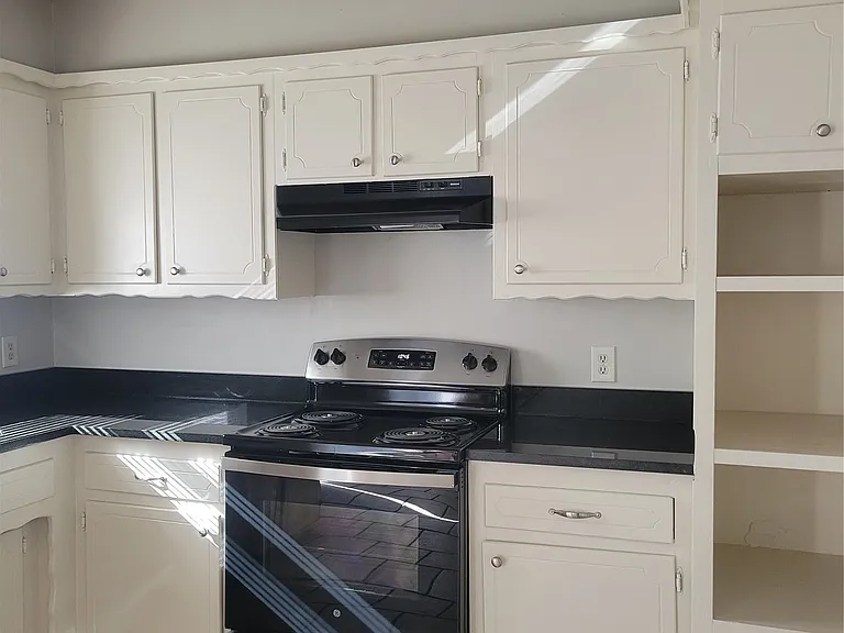 4805 W Charleston St — Photo 3