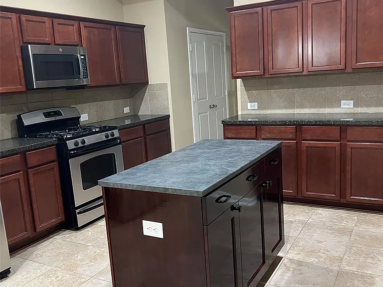 1727 Stieler Dr — Photo 8