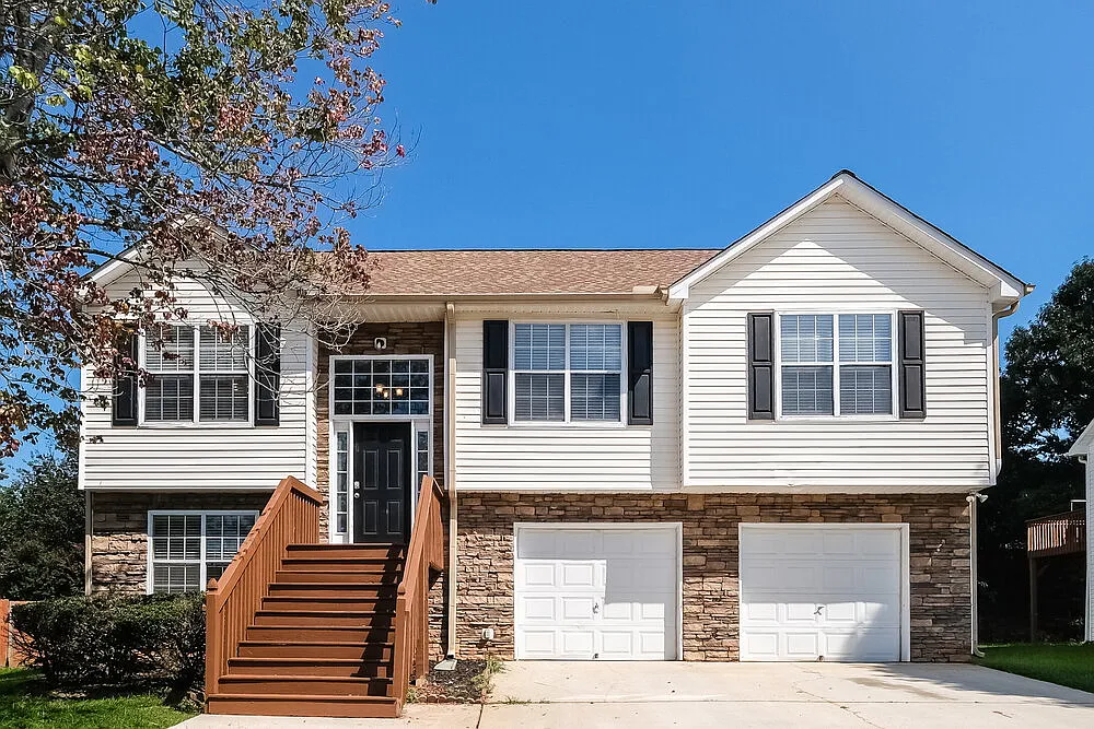 4 bed, 3.0 bath, 1671 sqft, $2,085 — Photo 1