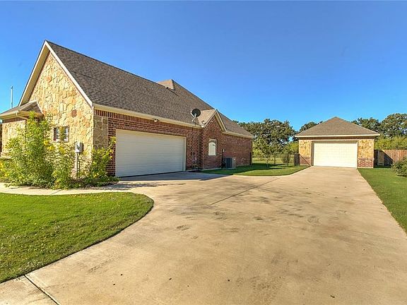 4th image of 130 Oakwood Creek Ln