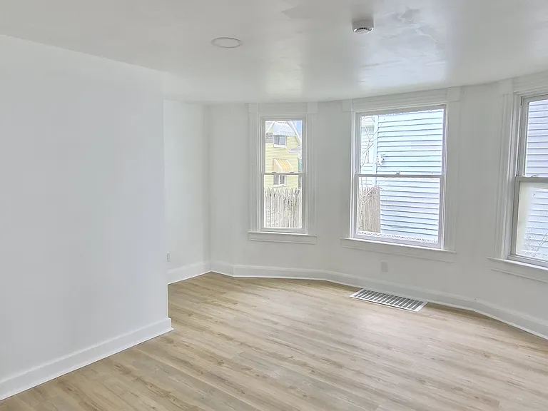 323 5th Ave #1 — Photo 5
