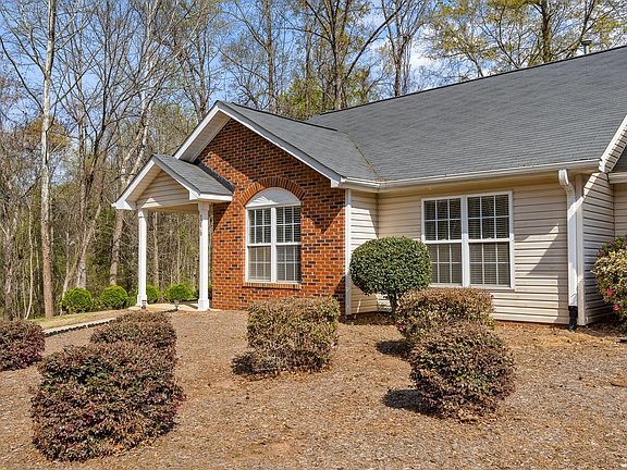 3rd image of 146 Brookhill Pl