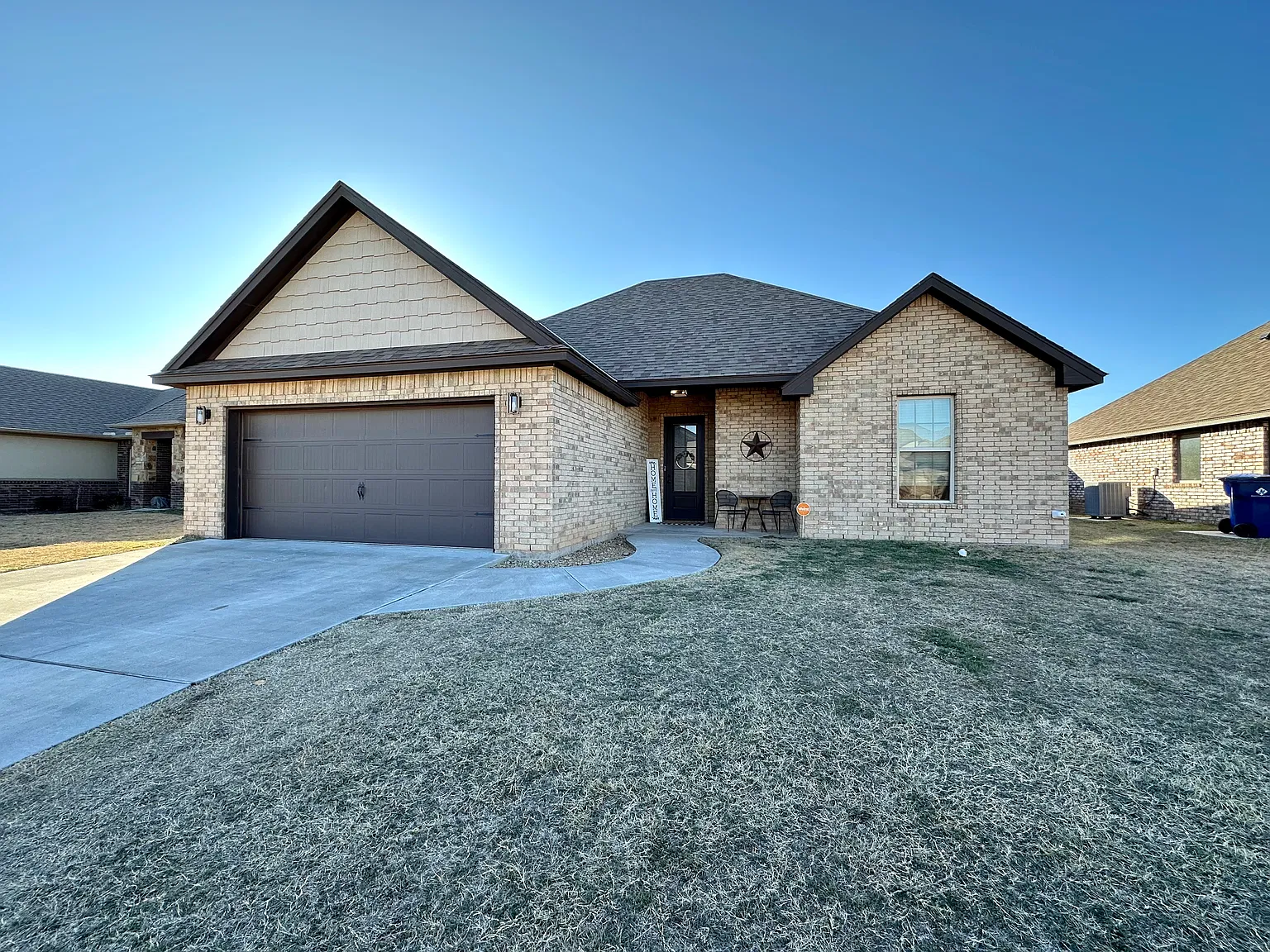 708 Meadow Ln — Photo 1