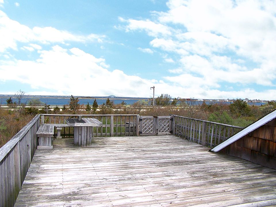 8 The Fairway, Oak Beach, NY 11702 Zillow