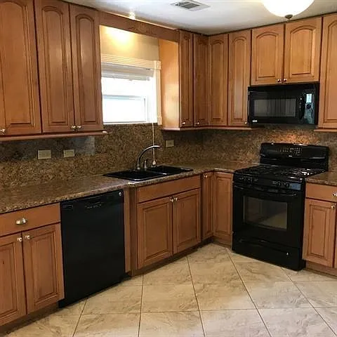 2 bed, 1.0 bath, 1250 sqft, $1,750 — Photo 4