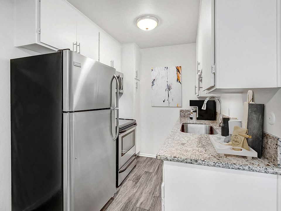 1st image of 14154 Gilmore St #3