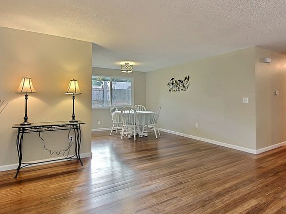 3rd image of 506 27th Ave SE