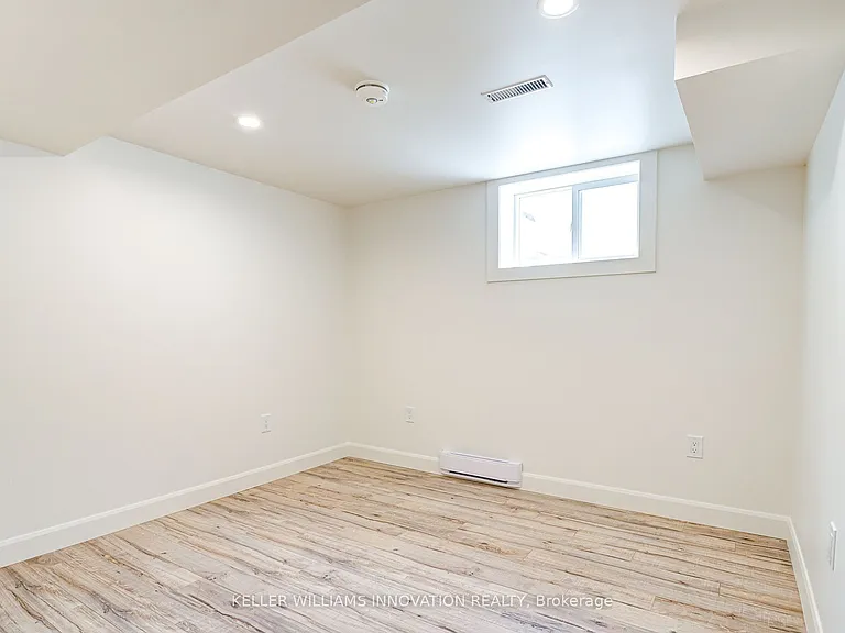81 Culver Cres #B — Photo 30